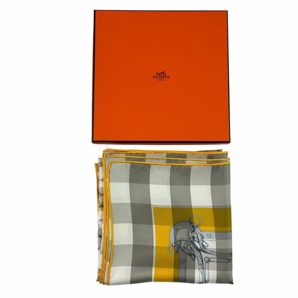 HERMES Scarf carre Mors et gourmettes Yellow Multi 100% Silk Made in France - Picture 9 of 16